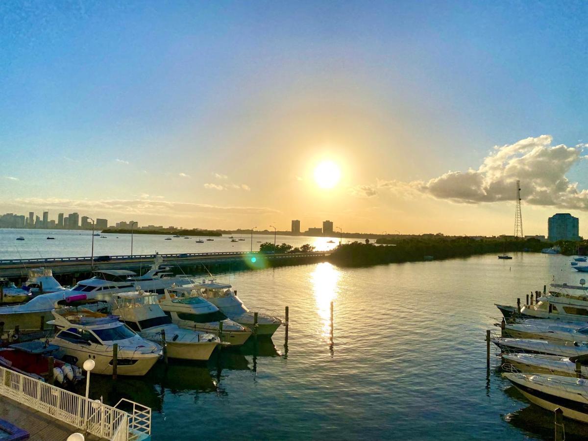 Deluxe Waterfront One Bedroom Apartment With Miami Skyline View, Free Parking 5 Mins Drive To Miami Beach Kültér fotó