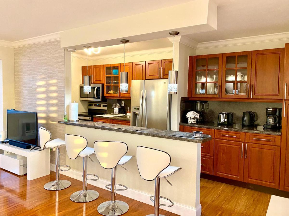 Deluxe Waterfront One Bedroom Apartment With Miami Skyline View, Free Parking 5 Mins Drive To Miami Beach Kültér fotó