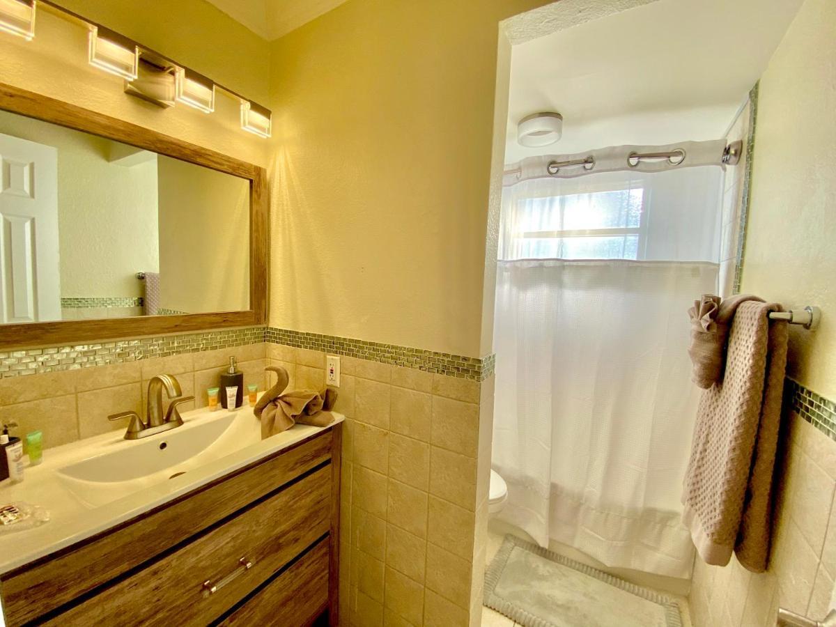 Deluxe Waterfront One Bedroom Apartment With Miami Skyline View, Free Parking 5 Mins Drive To Miami Beach Kültér fotó