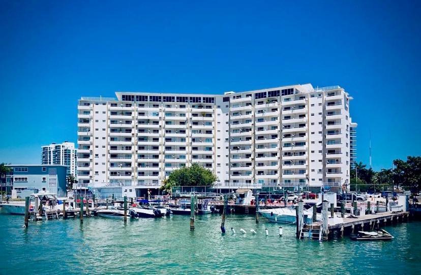Deluxe Waterfront One Bedroom Apartment With Miami Skyline View, Free Parking 5 Mins Drive To Miami Beach Kültér fotó